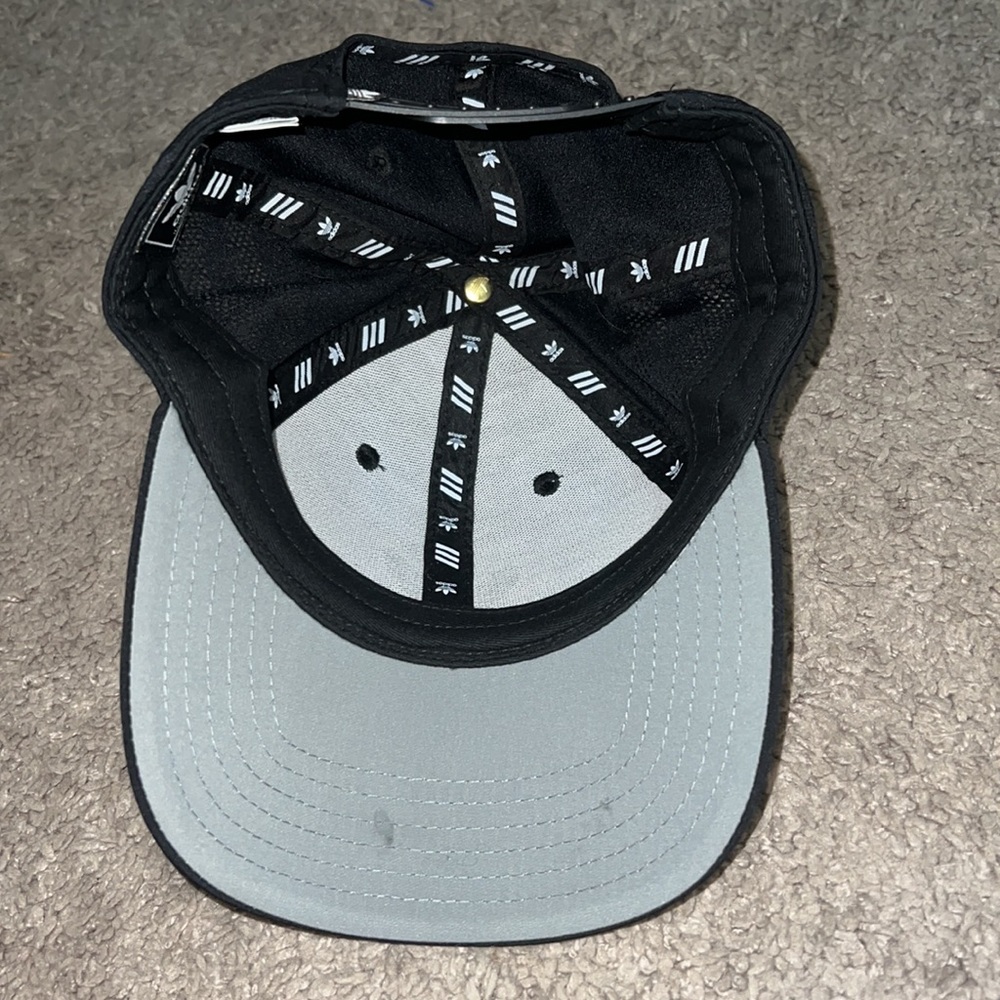 Adidas hat - Picture 3 of 3